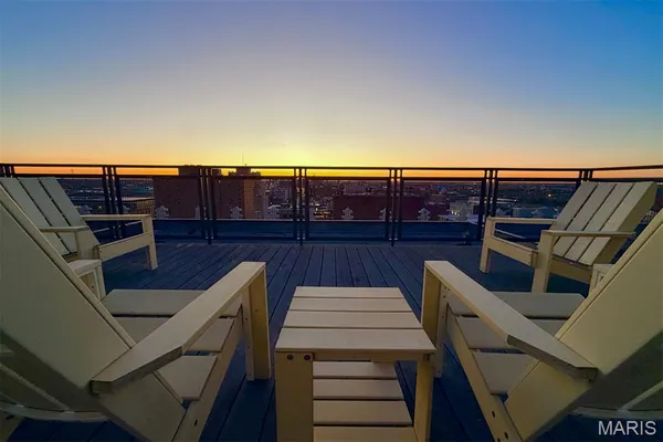 $585,000 | 915 Olive Street, Unit 1605, St. Louis, MO 63101