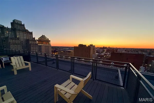 $585,000 | 915 Olive Street, Unit 1605, St. Louis, MO 63101