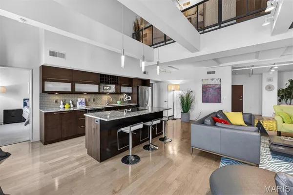 $585,000 | 915 Olive Street, Unit 1605, St. Louis, MO 63101
