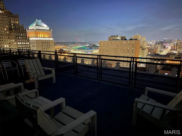 $585,000 | 915 Olive Street, Unit 1605, St. Louis, MO 63101