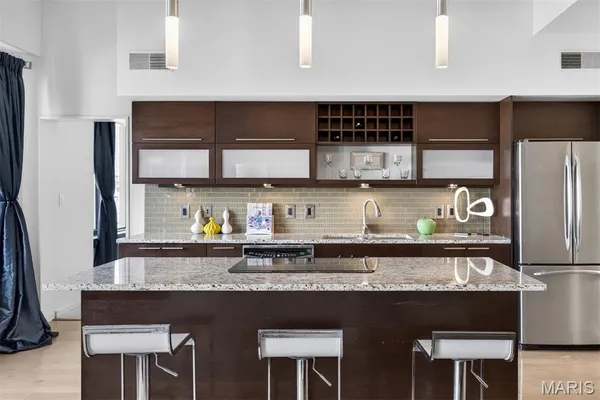 $585,000 | 915 Olive Street, Unit 1605, St. Louis, MO 63101