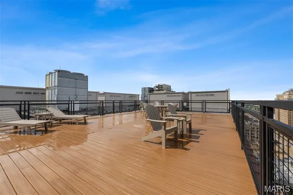 $585,000 | 915 Olive Street, Unit 1605, St. Louis, MO 63101