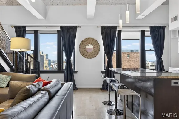 $585,000 | 915 Olive Street, Unit 1605, St. Louis, MO 63101