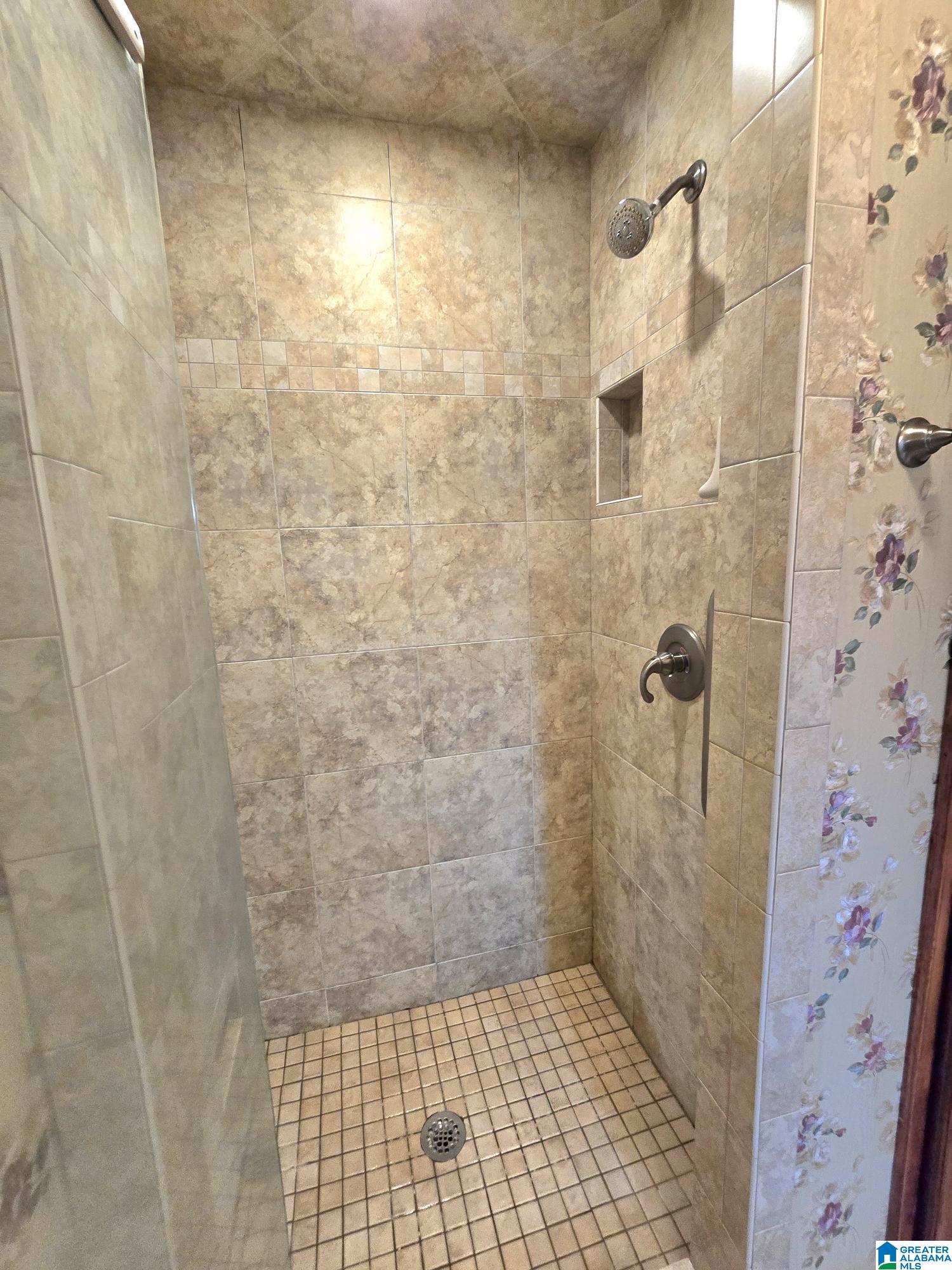 208 Sunny Hill Road Anniston, AL 36206 - Photo 17 of 33