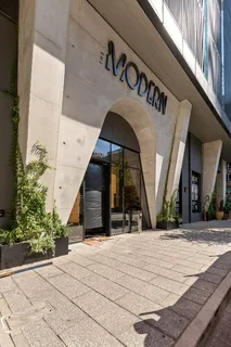 a view of the entrance front of the house