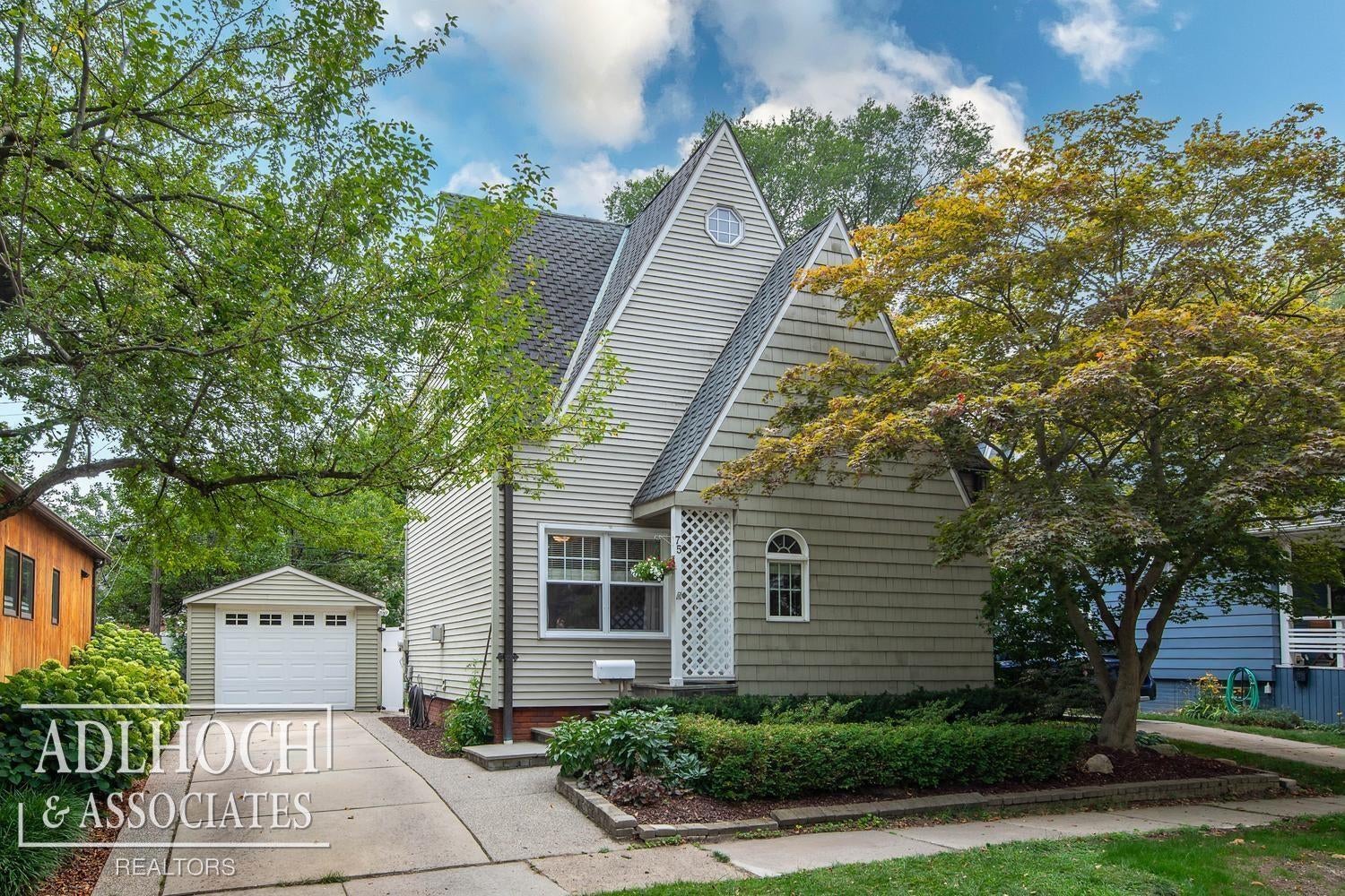 75 Mapleton Road Grosse Pointe Farms, MI 48236 - Photo 1 of 35 Gallery Image 1