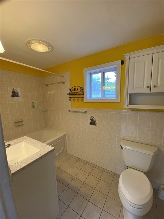 118 Spruce Road Norwood, MA 02062 - Photo 12 of 39 a bathroom with a toilet sink and mirror