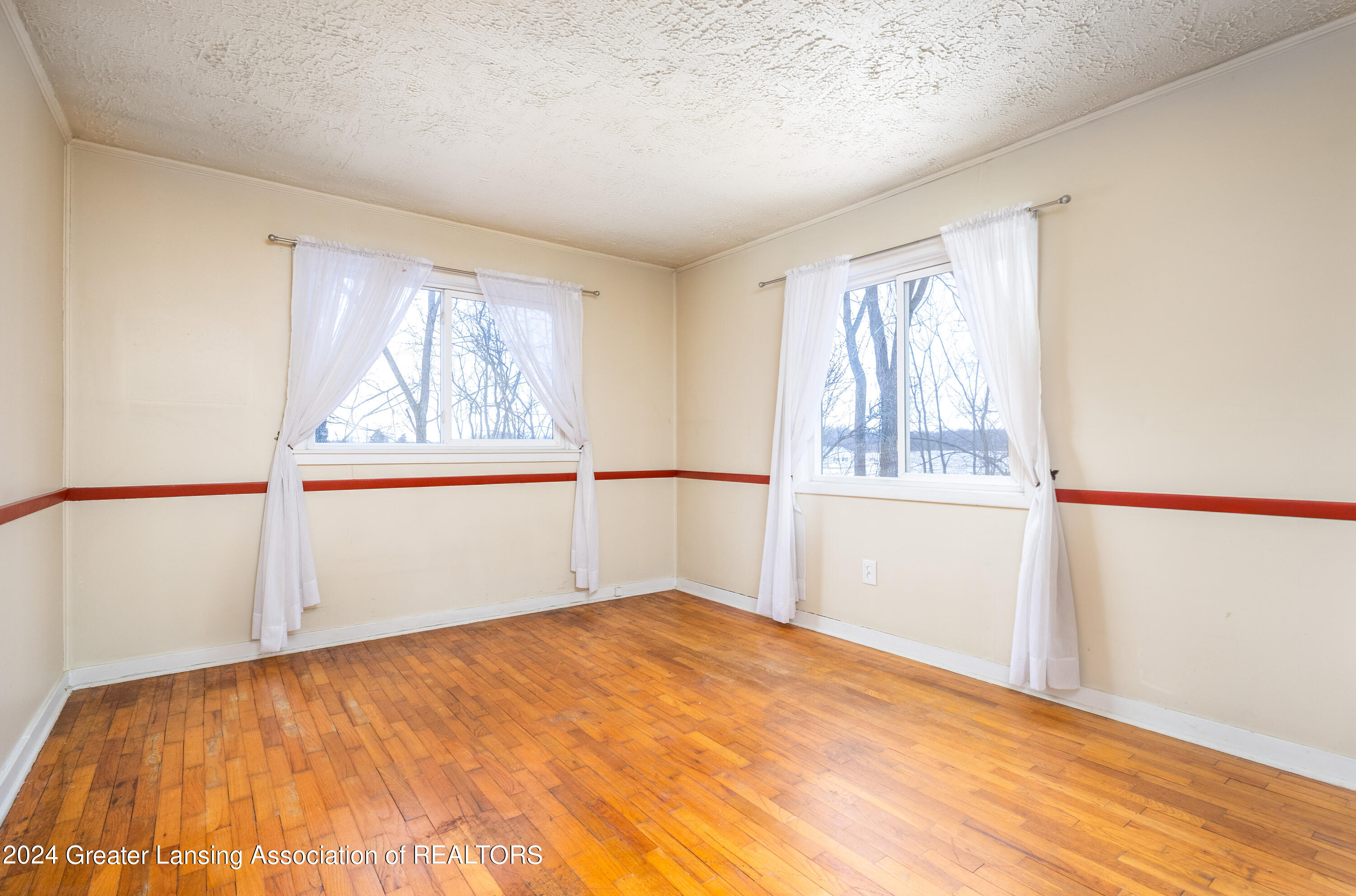 12039 Oneida Road Grand Ledge, MI 48837 - Photo 12 of 21 main bed lower-1