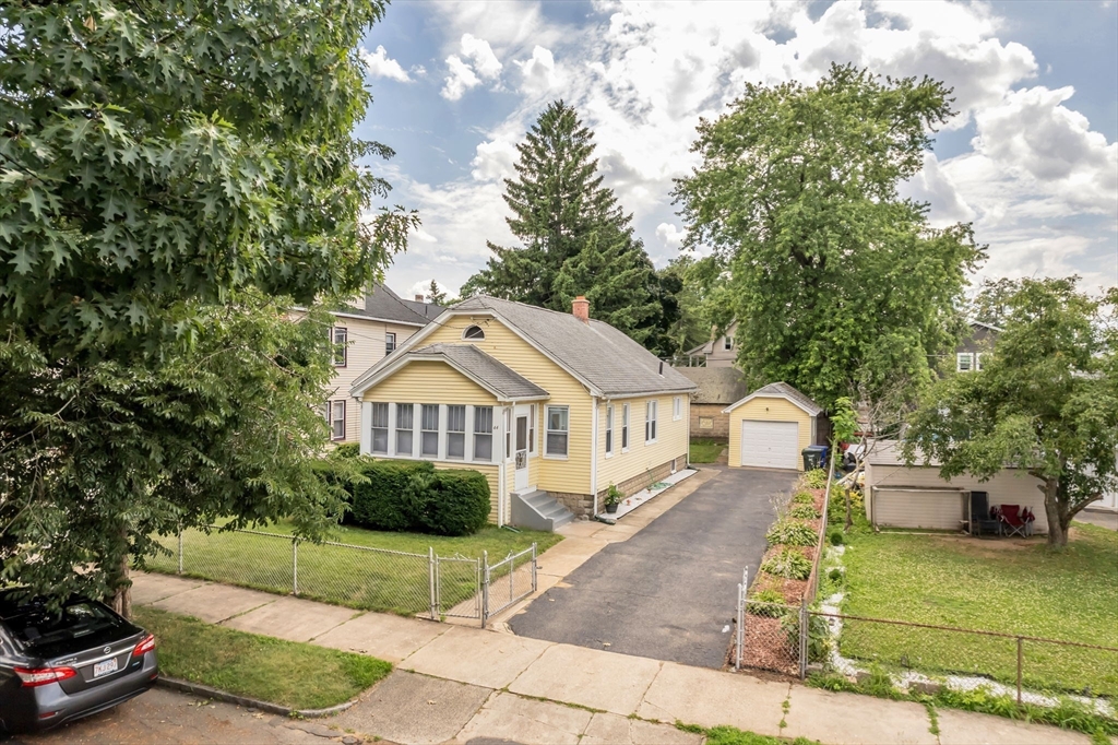 44 Cherrelyn Street Springfield, MA 01104 - Photo 3 of 36 a front view of a house with a garden