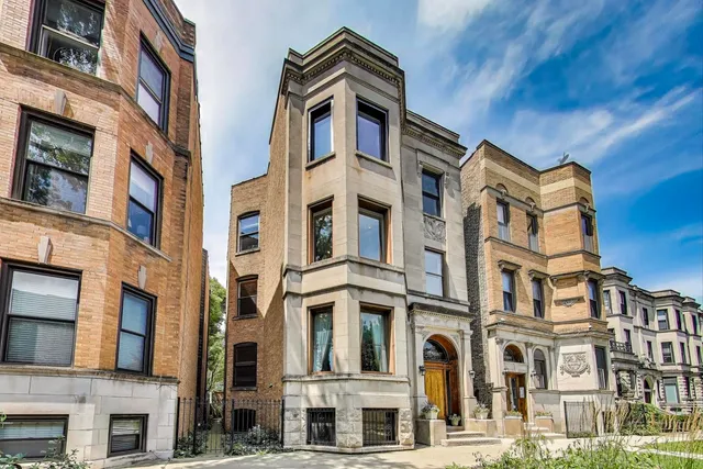 $720,000 | 3810 North Fremont Street, Unit 2B, Chicago, IL 60613