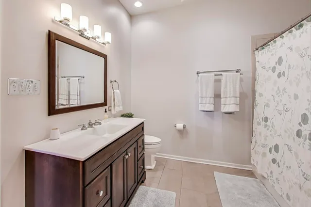 $720,000 | 3810 North Fremont Street, Unit 2B, Chicago, IL 60613