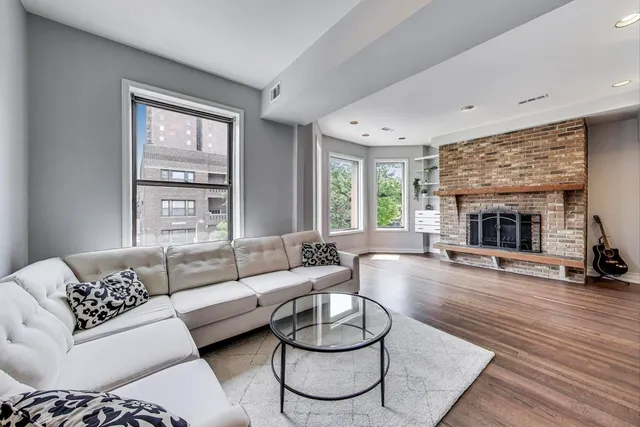 $720,000 | 3810 North Fremont Street, Unit 2B, Chicago, IL 60613