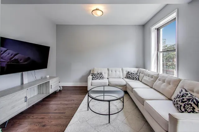 $720,000 | 3810 North Fremont Street, Unit 2B, Chicago, IL 60613