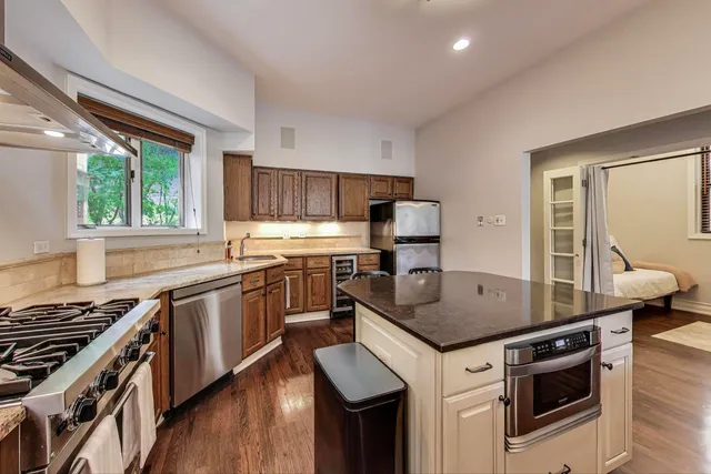 $720,000 | 3810 North Fremont Street, Unit 2B, Chicago, IL 60613