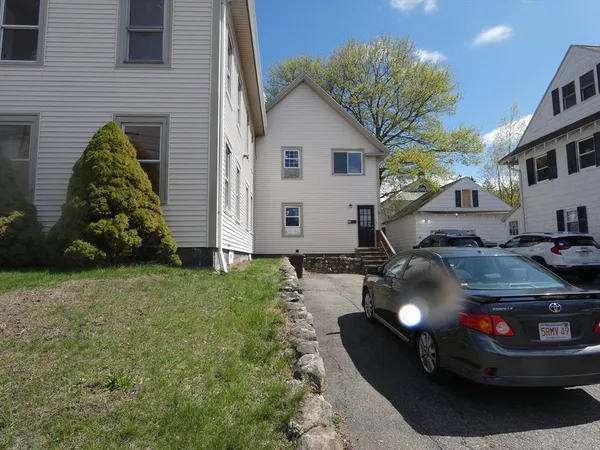 $1,800 | 94 Maple Street, Unit 1A, Gardner, MA 01440