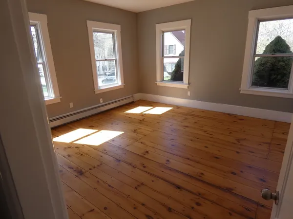 $1,800 | 94 Maple Street, Unit 1A, Gardner, MA 01440