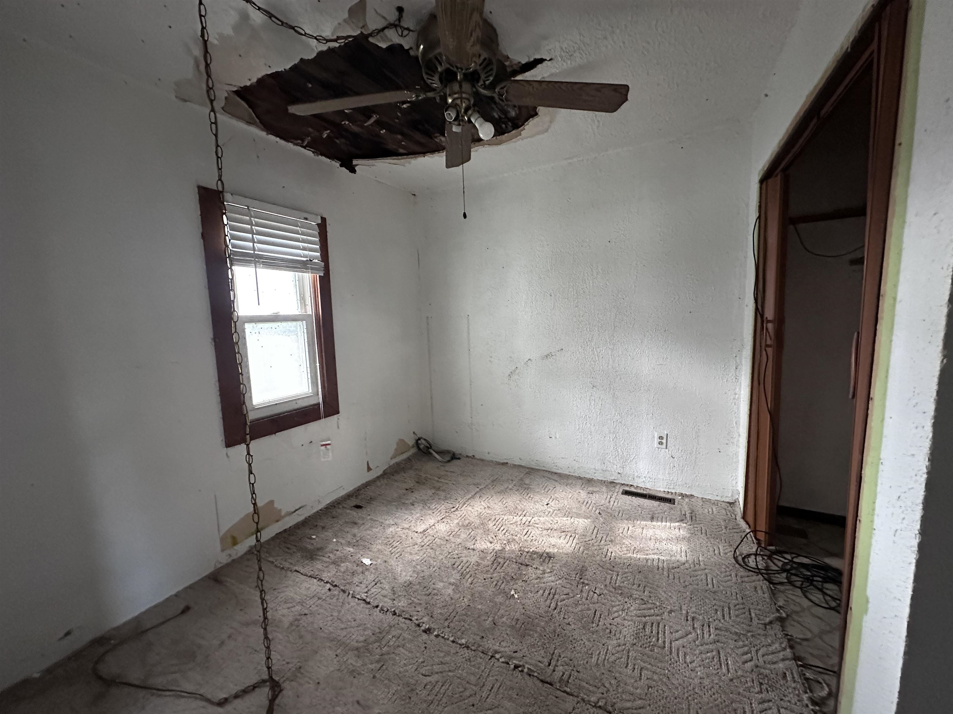 2855 West Florence Road Freeport, IL 61032 - Photo 5 of 13 a view of empty room