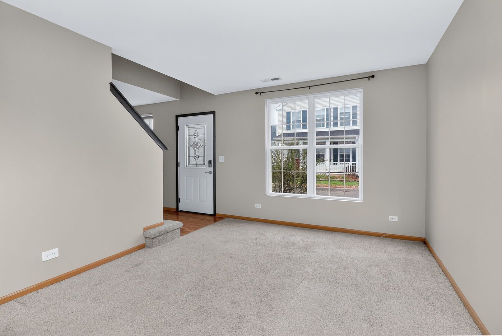 1735 Windcrest Lane Aurora, IL 60504 - Photo 2 of 20