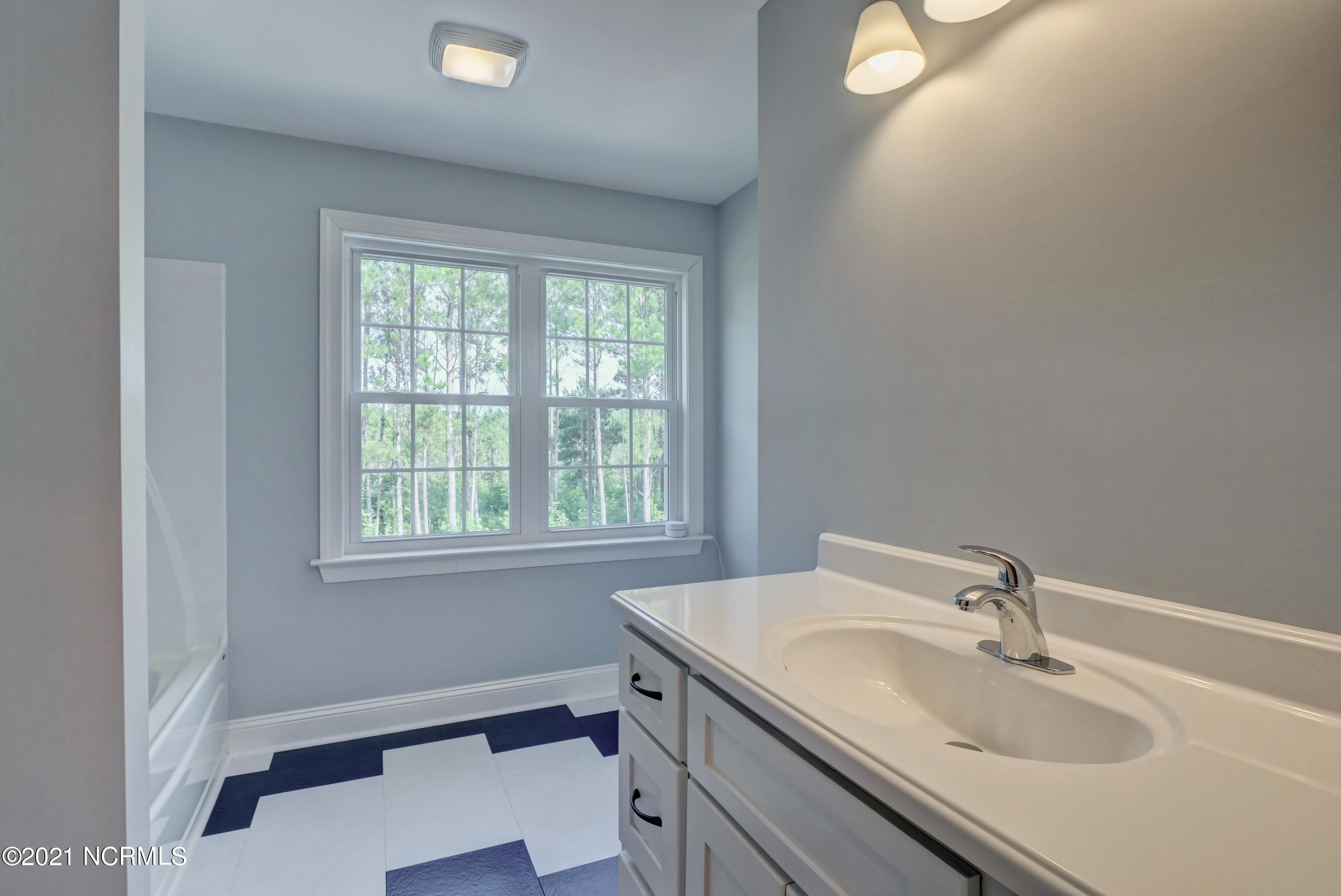 744 Jackson Store Road Beulaville, NC 28518 - Photo 27 of 33 Upstairs Full Bath