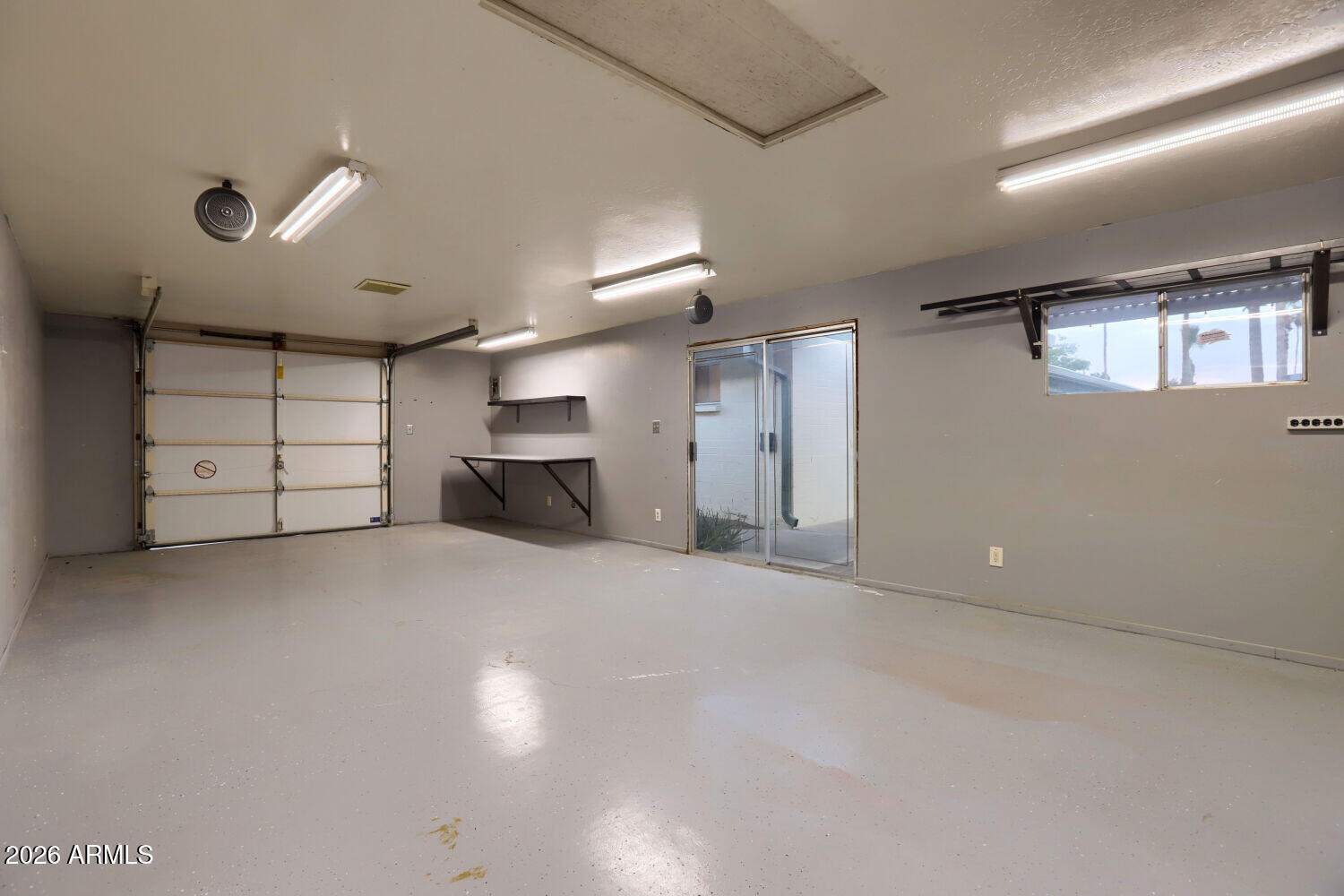 3641 West Grandview Road Phoenix, AZ 85053 - Photo 18 of 22 Loads of LIghting