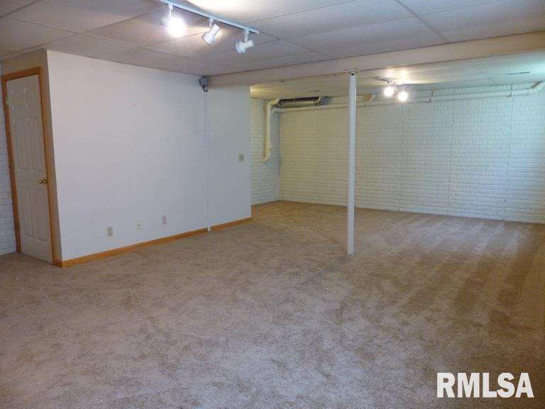 1641 West Geneva Road Peoria, IL 61615 - Photo 27 of 30 Gallery Image 27