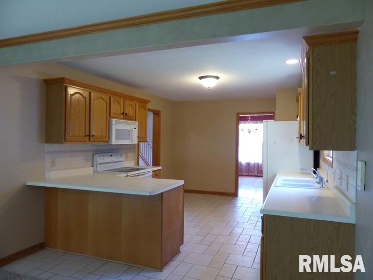 1641 West Geneva Road Peoria, IL 61615 - Photo 7 of 30 Gallery Image 7