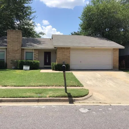 $2,095 | 2622 Meadowview Drive, Arlington, TX 76016