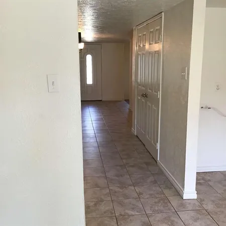 $2,095 | 2622 Meadowview Drive, Arlington, TX 76016