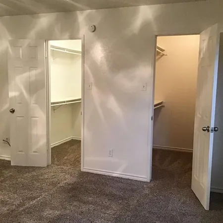 $2,095 | 2622 Meadowview Drive, Arlington, TX 76016