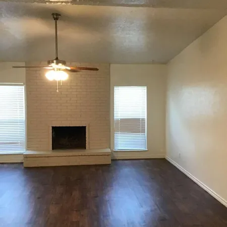 $2,095 | 2622 Meadowview Drive, Arlington, TX 76016