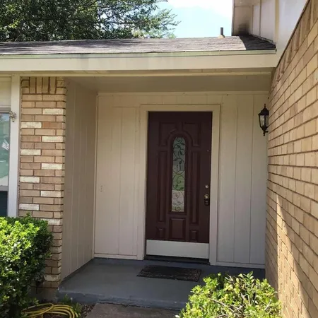 $2,095 | 2622 Meadowview Drive, Arlington, TX 76016