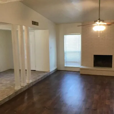 $2,095 | 2622 Meadowview Drive, Arlington, TX 76016