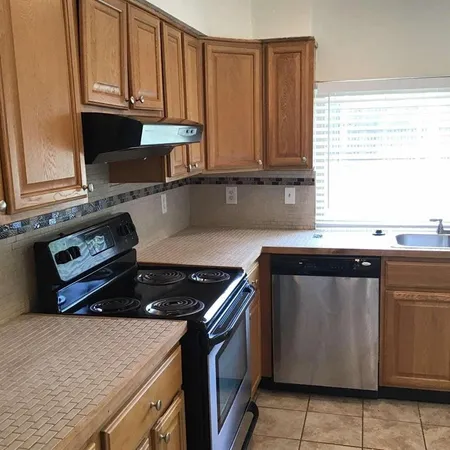 $2,095 | 2622 Meadowview Drive, Arlington, TX 76016