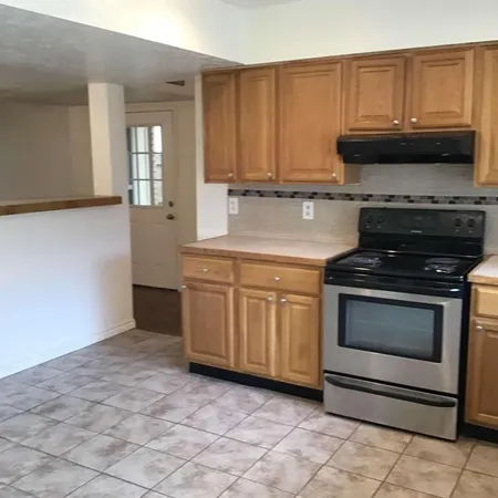 $2,095 | 2622 Meadowview Drive, Arlington, TX 76016