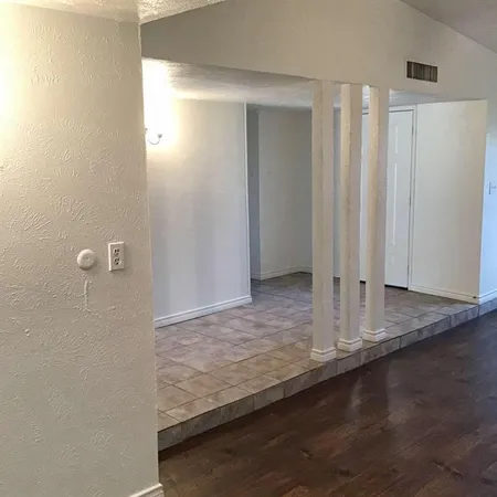 $2,095 | 2622 Meadowview Drive, Arlington, TX 76016