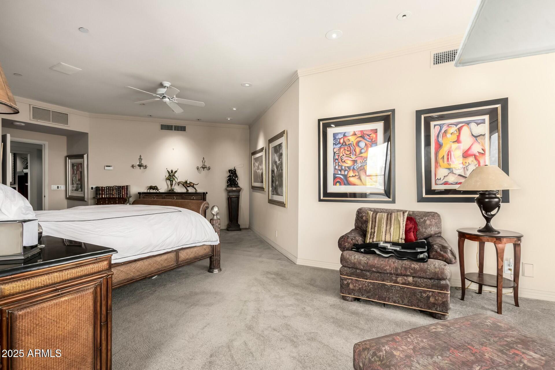 1040 East Osborn Road, Unit 1803 Phoenix, AZ 85014 - Photo 25 of 44 a spacious bedroom with a bed and furniture