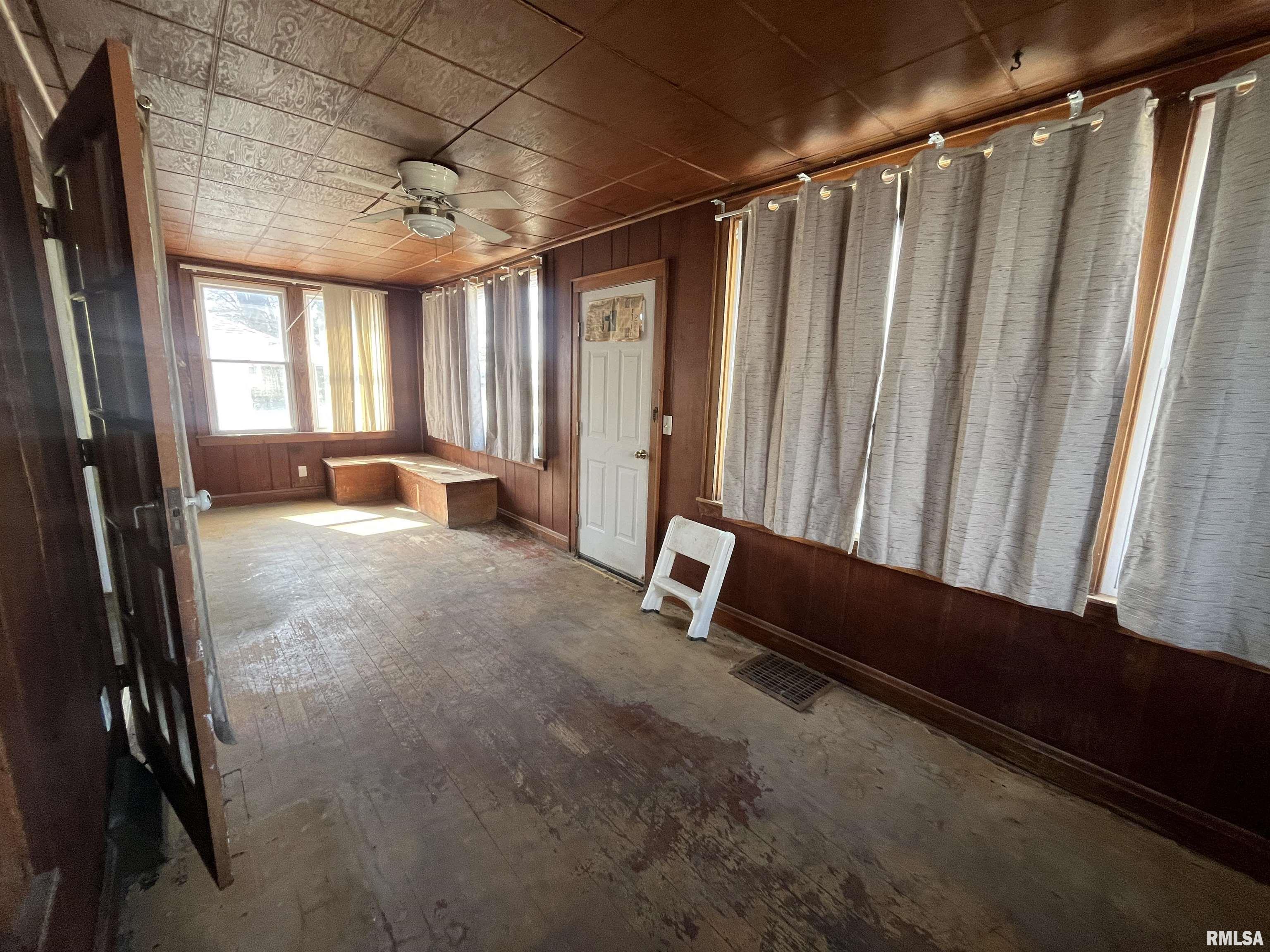 1695 Highway 67 Preemption, IL 61276 - Photo 5 of 39