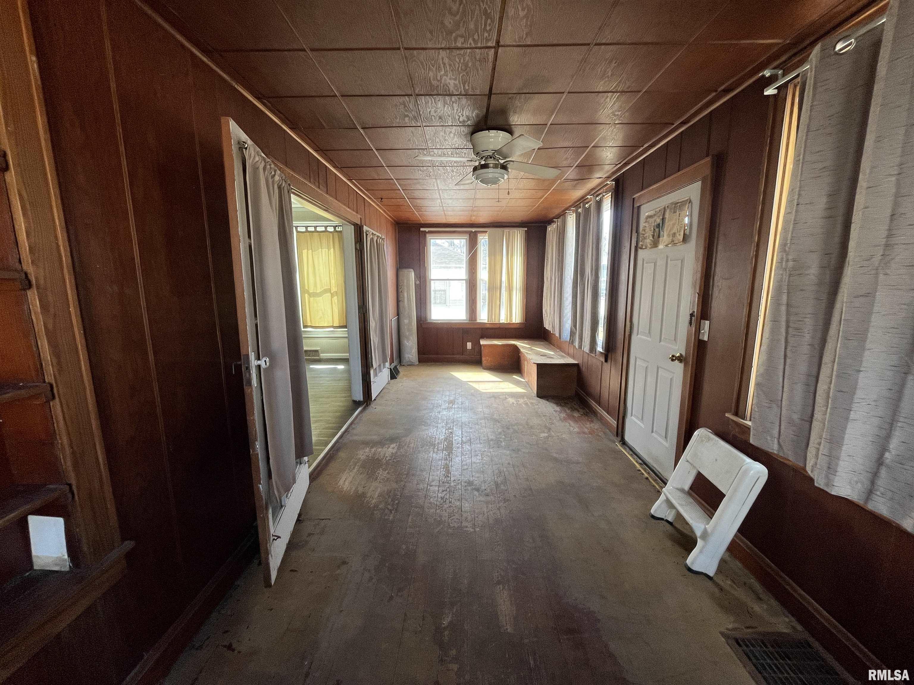 1695 Highway 67 Preemption, IL 61276 - Photo 6 of 39