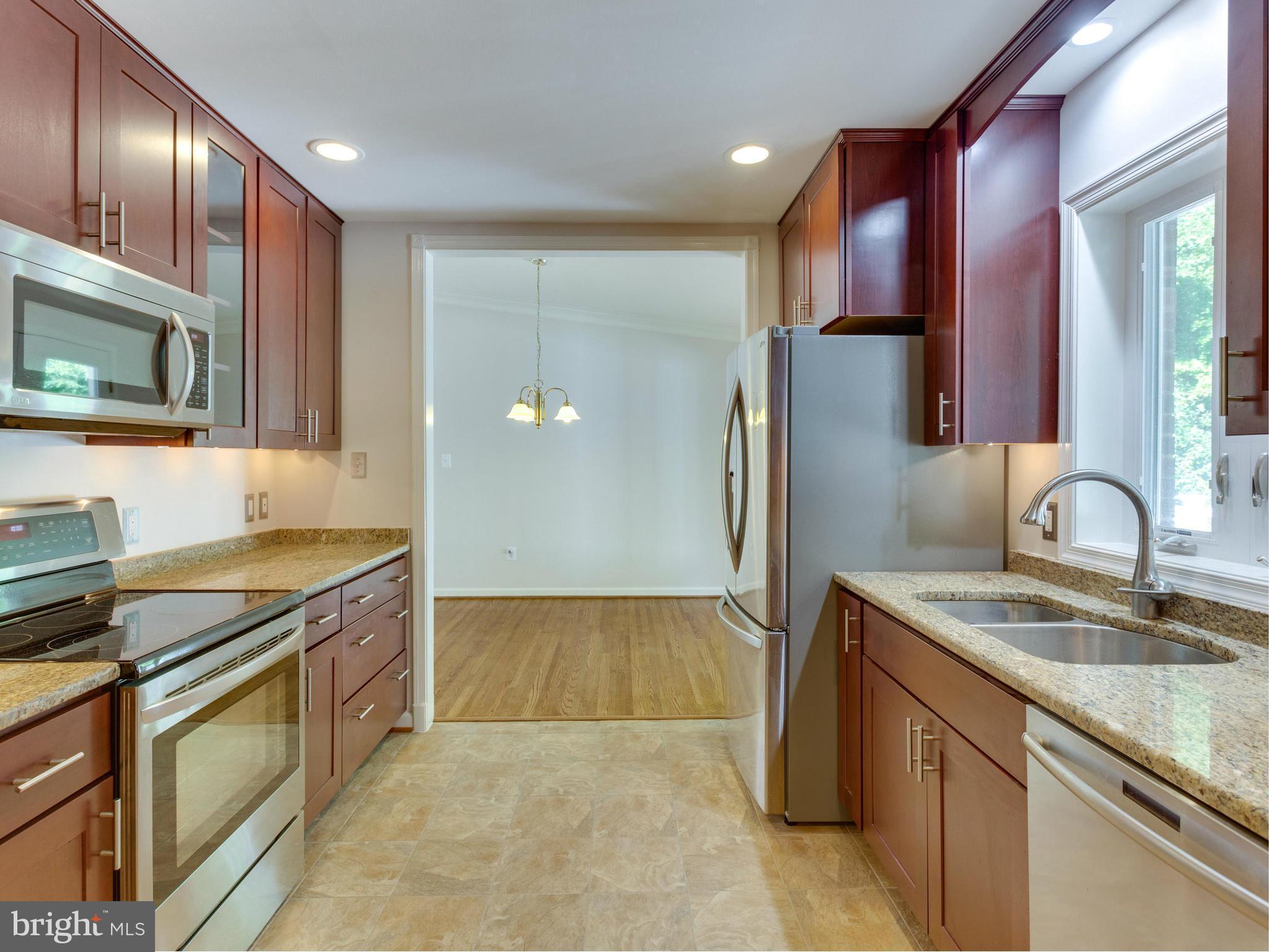 10004 Fairoaks Road Vienna, VA 22181 - Photo 3 of 30 Kitchen