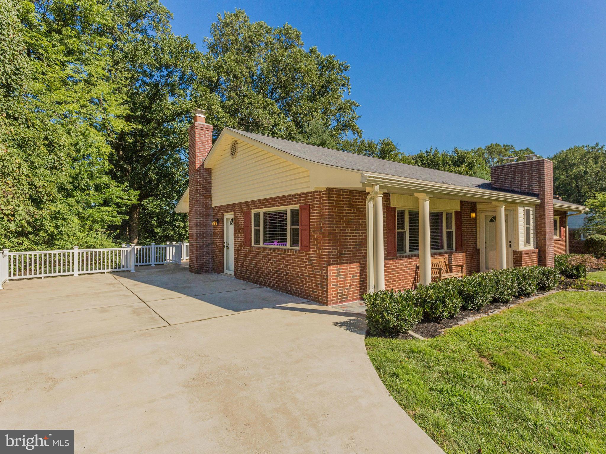 10004 Fairoaks Road Vienna, VA 22181 - Photo 21 of 30 Exterior (Front)