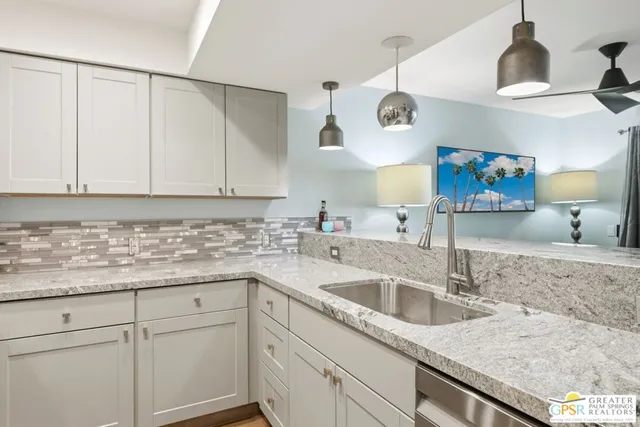 $284,900 | 1725 North VÃa Miraleste, Unit 2111, Palm Springs, CA 92262