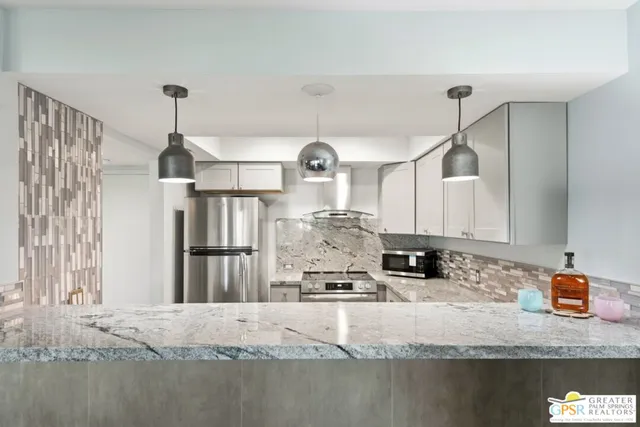 $284,900 | 1725 North VÃa Miraleste, Unit 2111, Palm Springs, CA 92262