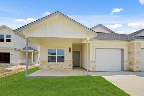 $1,550 | 506 Whirlaway Drive, Unit B, Jarrell, TX 76537