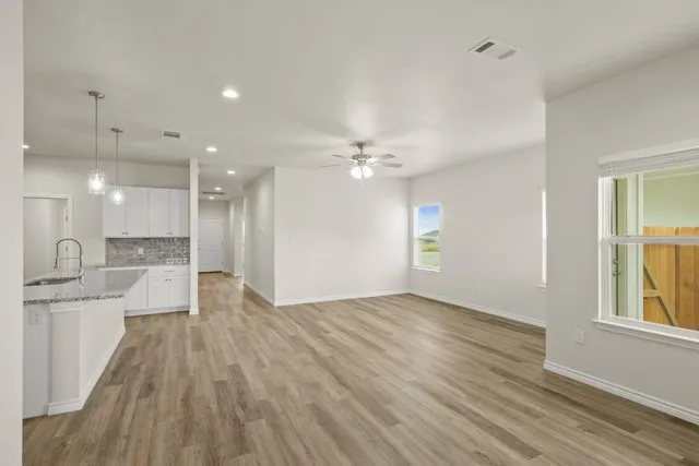 $1,599 | 506 Whirlaway Drive, Unit B, Jarrell, TX 76537