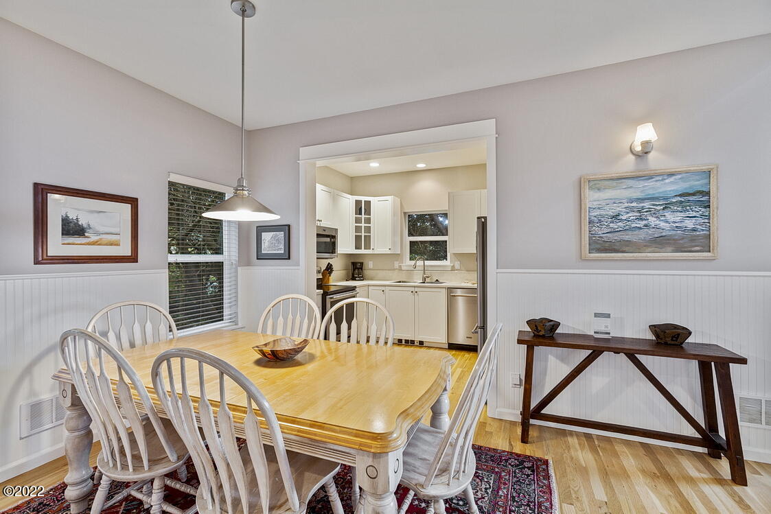 2140 Overleaf Loop Yachats, OR 97498 - Photo 14 of 29 Dining Area