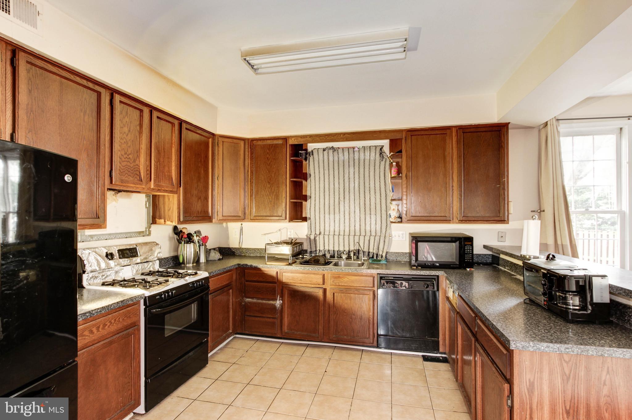 9010 Brae Brooke Drive Lanham, MD 20706 - Photo 15 of 44