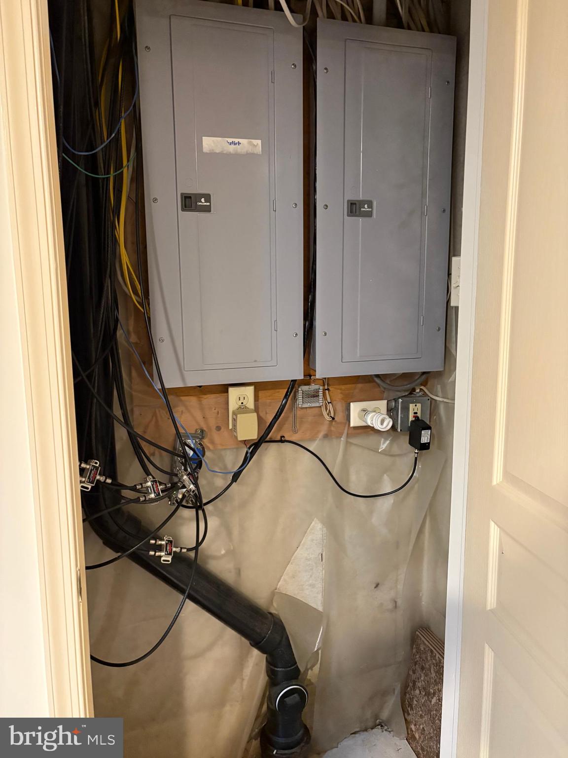 101 Robert Drive Wyomissing, PA 19610 - Photo 56 of 60 a bathroom with a bathtub