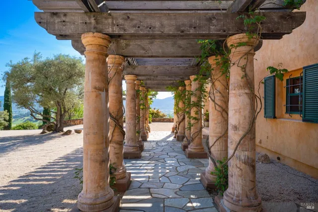 a view of an outdoor sitting area with furniture