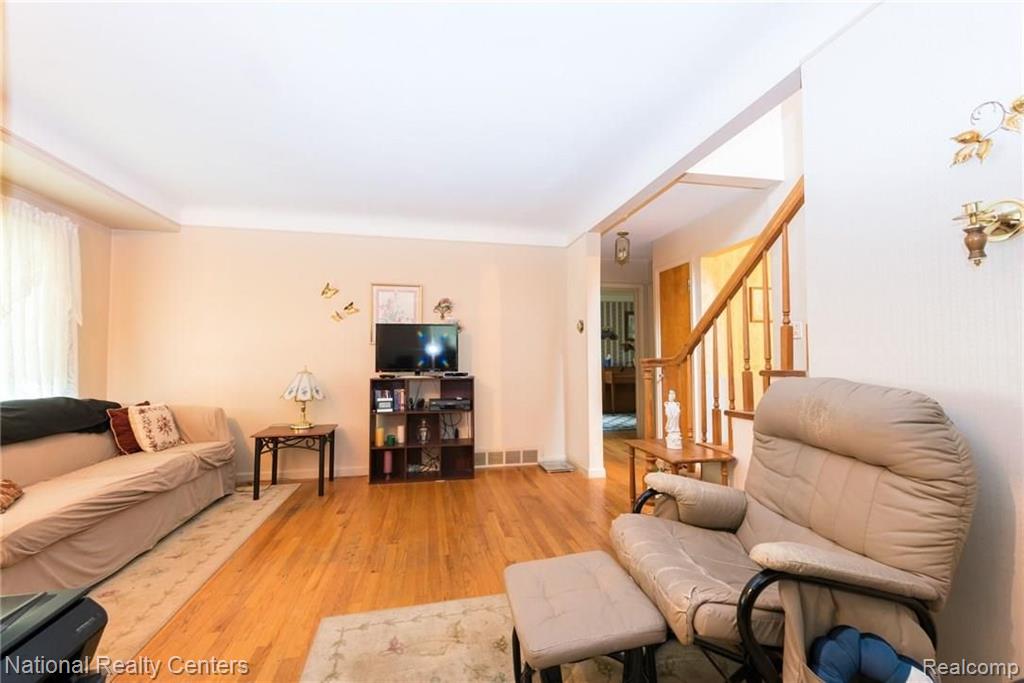 832 Shadowlawn Street Inkster, MI 48141 - Photo 4 of 36