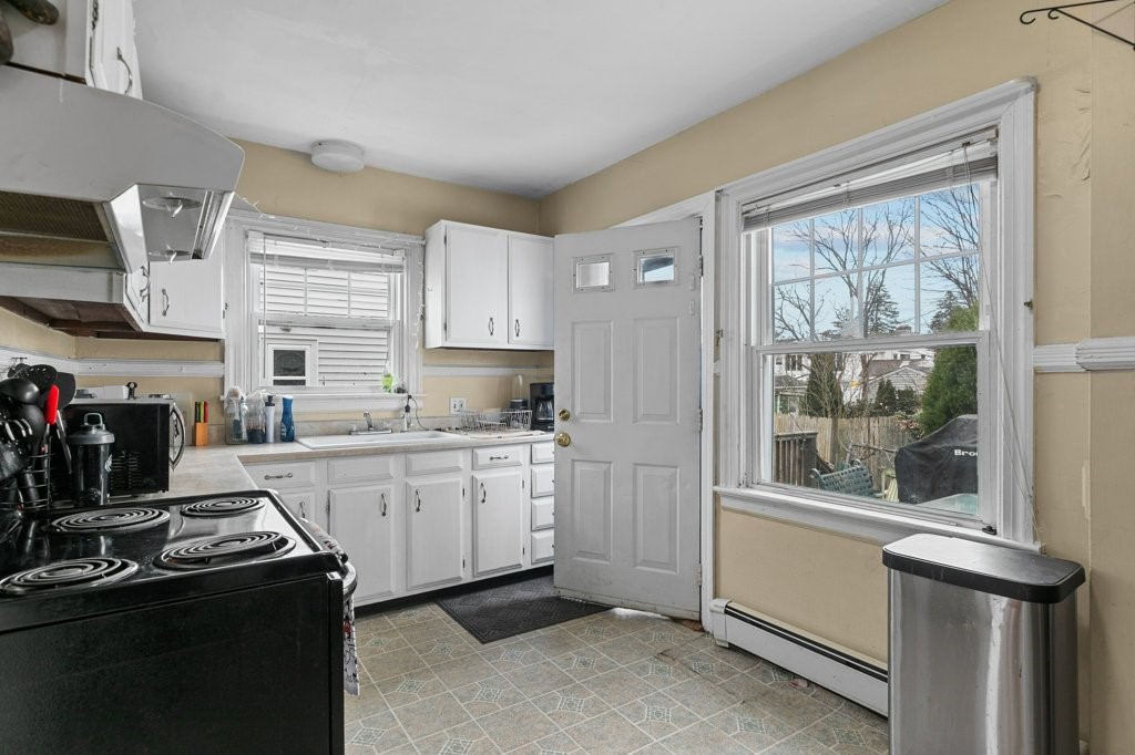 25 Merton Road Newport, RI 02840 - Photo 16 of 50